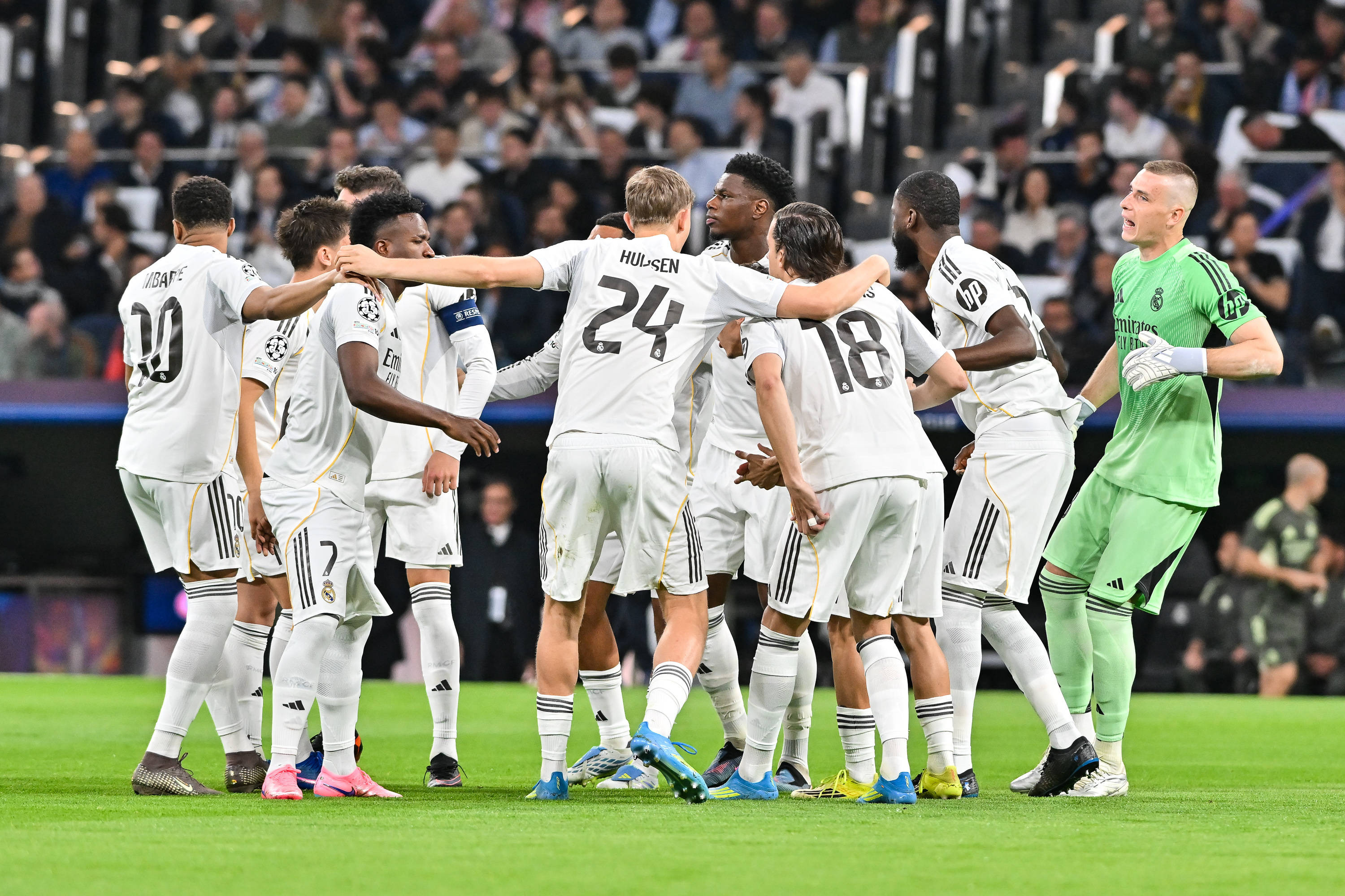 Real Madrid, omagiu pentru Mircea Lucescu chiar în timpul meciului cu Bayern