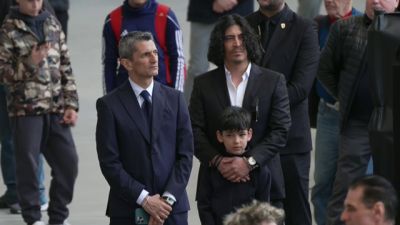 Omagiile pentru Mircea Lucescu continuă! Lacrimile lui Dănuț Lupu, Marius Șumudică și Marius Lăcătuș, Daniel Pancu în genunchi în fața sicriului I Au sosit și Anghel și Edward Iordănescu 37 Vlcsnap 2026 04 08 17h15m43s905