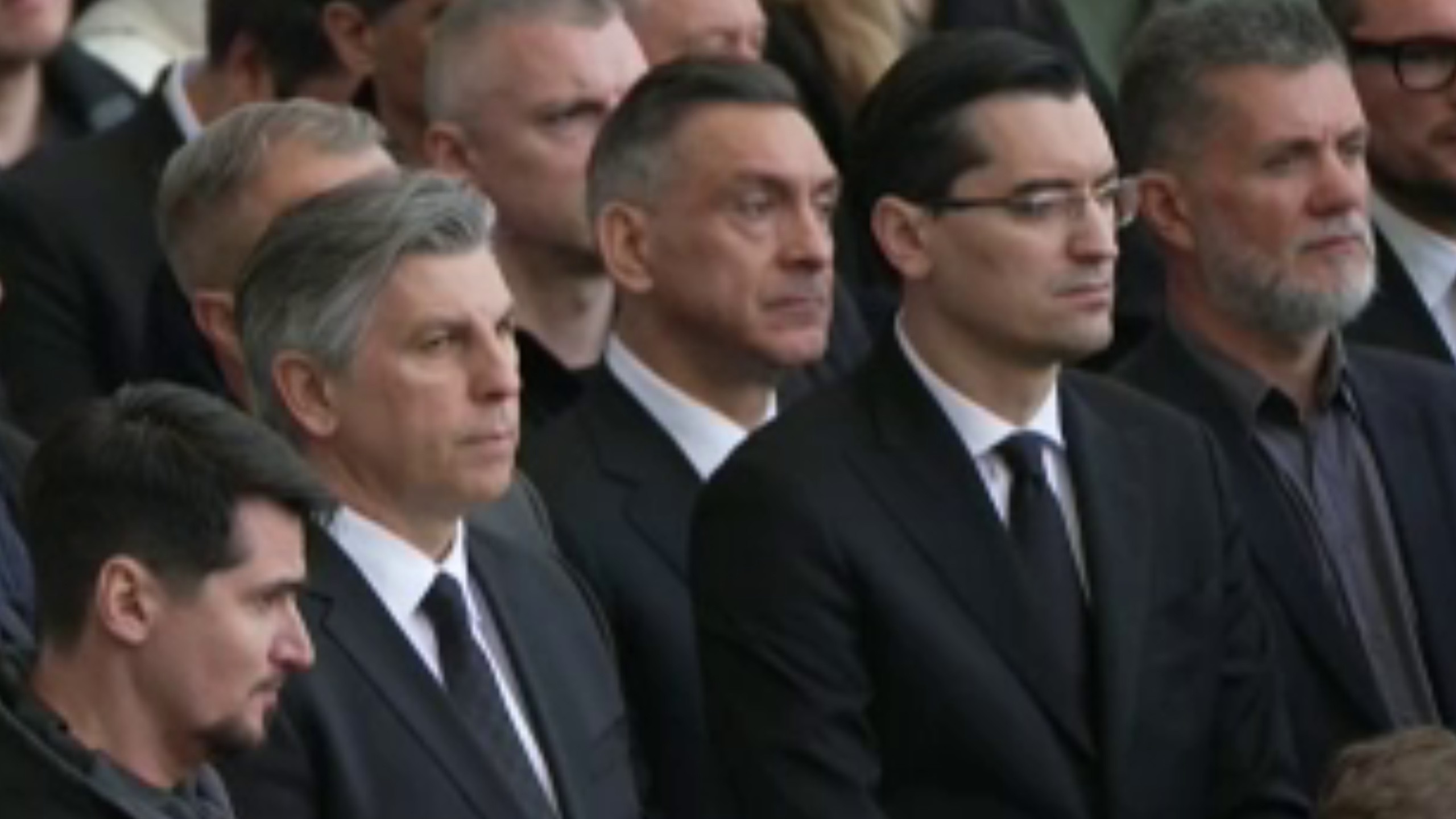 Pace pentru o zi. Lupescu și Burleanu, cot la cot lângă sicriul lui Mircea Lucescu