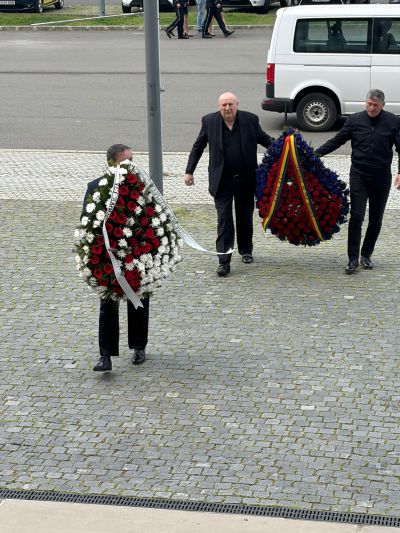 Omagiile pentru Mircea Lucescu continuă! Lacrimile lui Dănuț Lupu, Marius Șumudică și Marius Lăcătuș, Daniel Pancu în genunchi în fața sicriului I Au sosit și Anghel și Edward Iordănescu 8 Whatsapp image 2026 04 09 at 113823