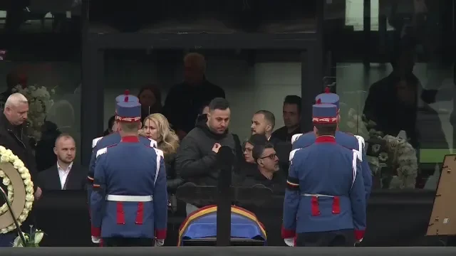 Suporterii lui Dinamo au scandat numele lui Mircea Lucescu la Arena Națională