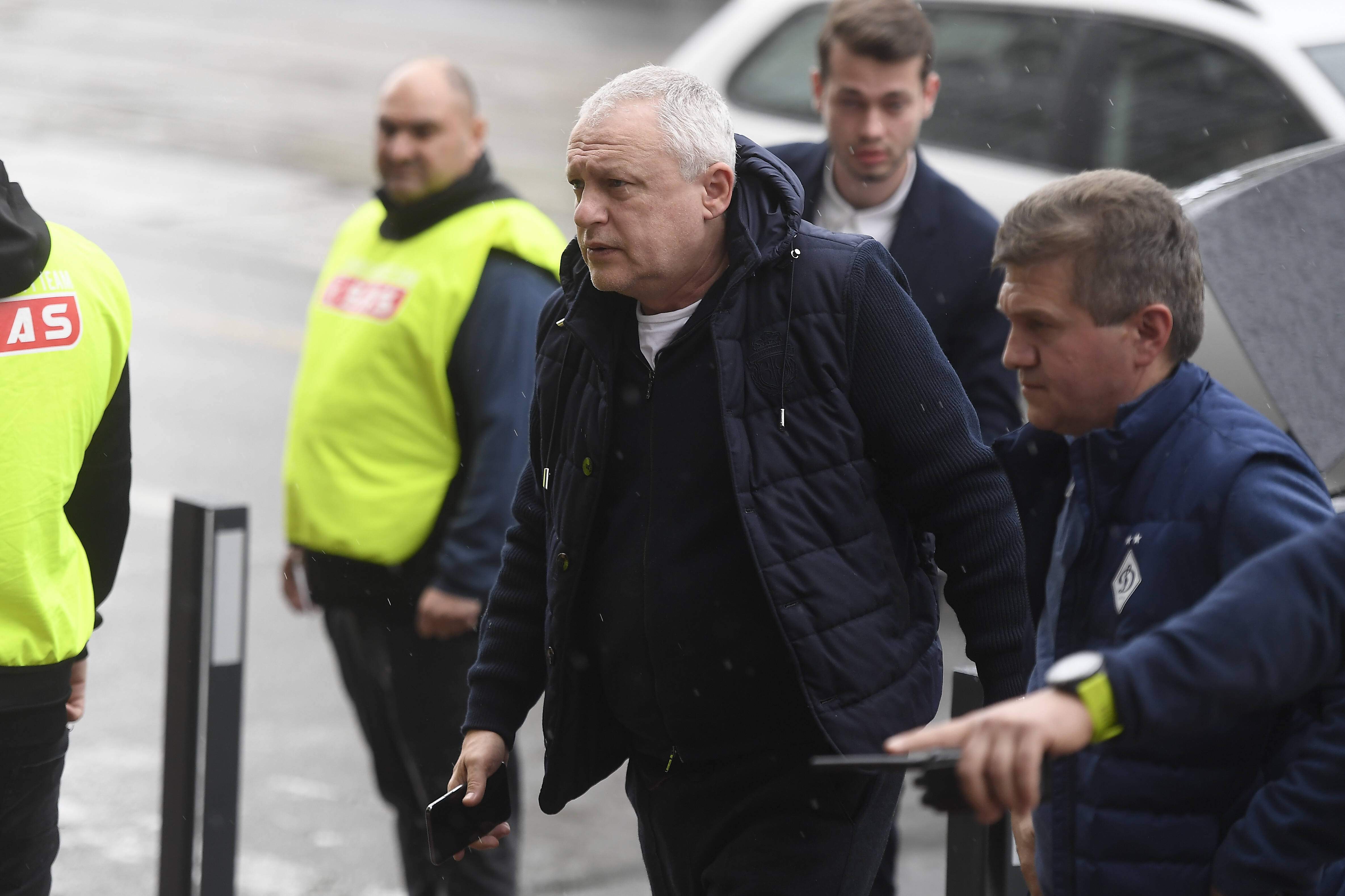 De ce nu a mai ajuns Igor Surkis, rivalul lui Ahmetov, să-i aducă un ultim omagiu lui Mircea Lucescu! Dezvăluirea ucrainenilor