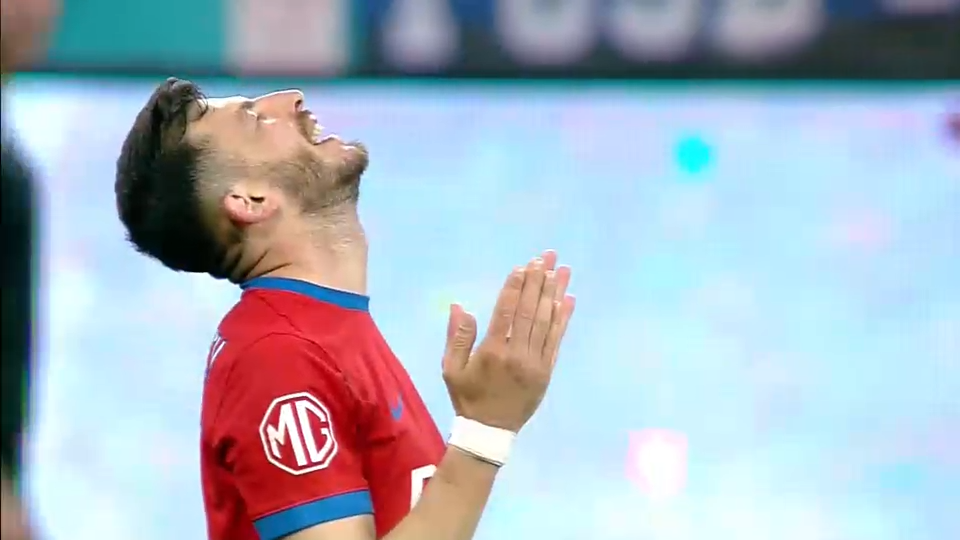 Explicația pentru faza controversată de la golul lui FCSB! De ce nu s-a fluierat henț