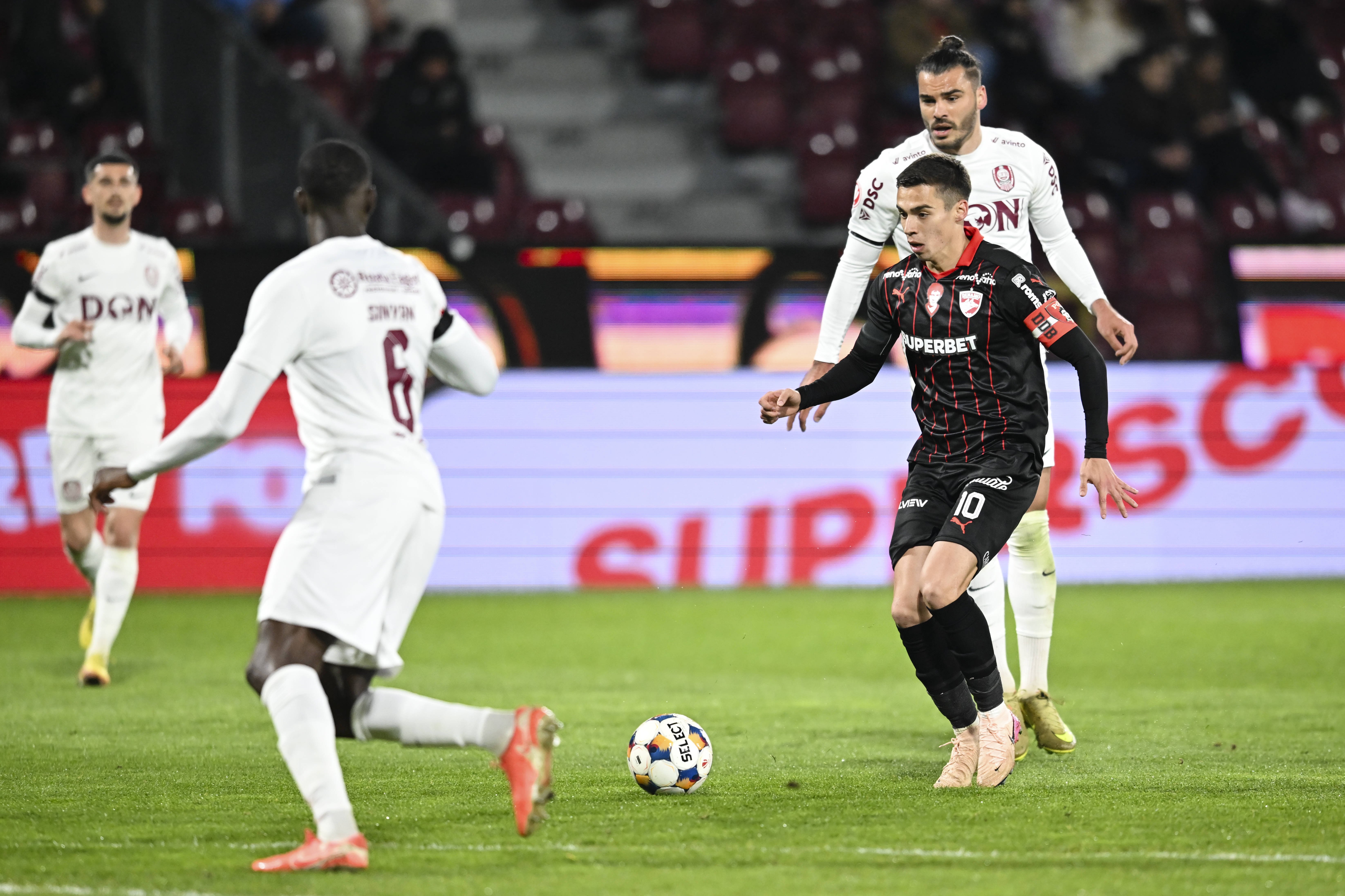 CFR Cluj - Dinamo, GOL DUPĂ GOL! Surprize uriașe în echipa lui Zeljko Kopic: Musi și Armstrong sunt rezerve