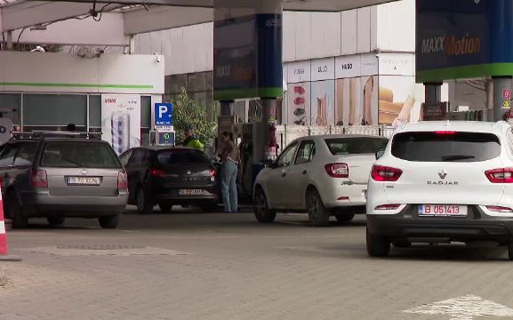Prețurile la carburanți se schimbă de la o zi la alta. Cu cât se vând motorina și benzina în București