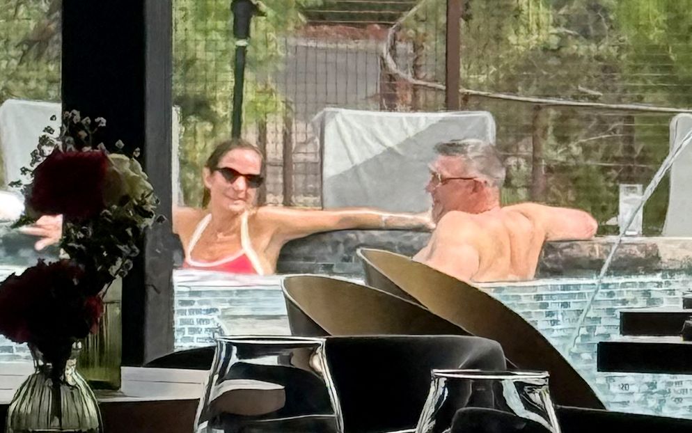 Scandal amoros în sport! O reporteriță respectată, obligată să demisioneze, după ce a fost prinsă în fapt la un hotel cu un celebru antrenor