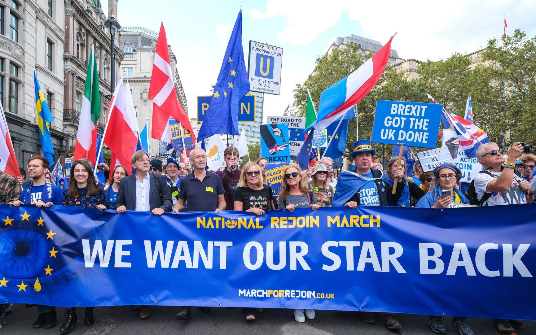 Englezii vor înapoi în Uniunea Europeană. Londra va folosi o lege de acum 500 de ani pentru a lucra cu Bruxelles-ul