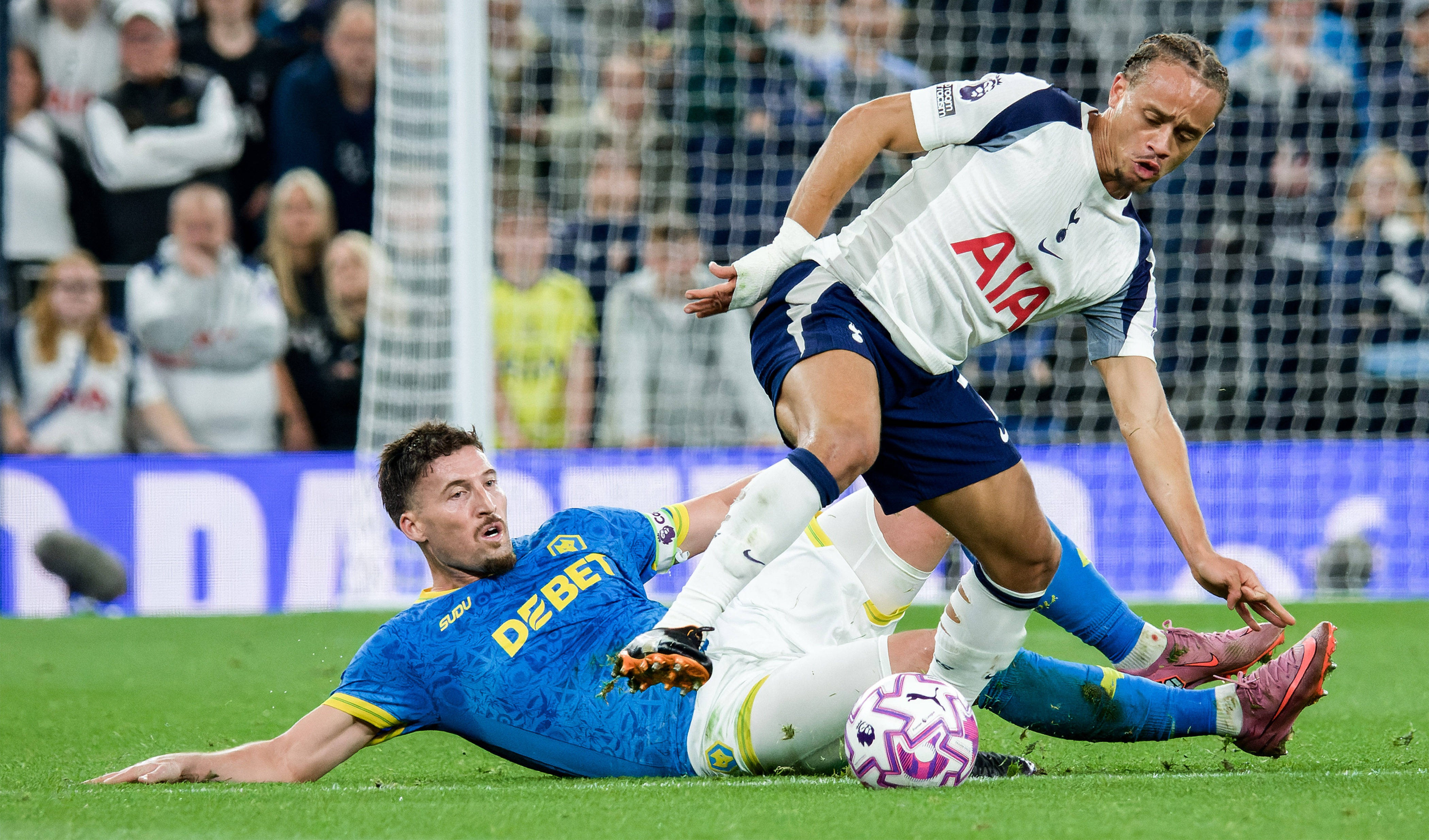 E gata! Se știe prima echipă retrogradată din Premier League cu cinci etape înainte de final