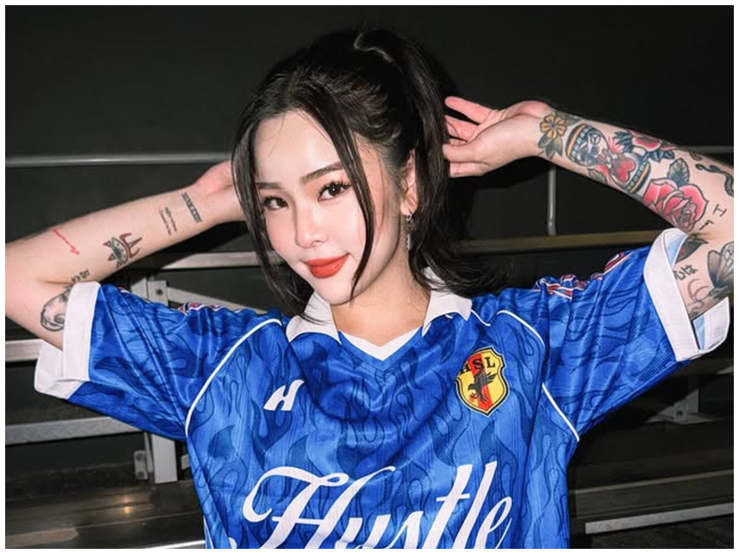 Marin Takahashi își pune fanii pe jar! Pictorial incendiar cu japoneza tatuată