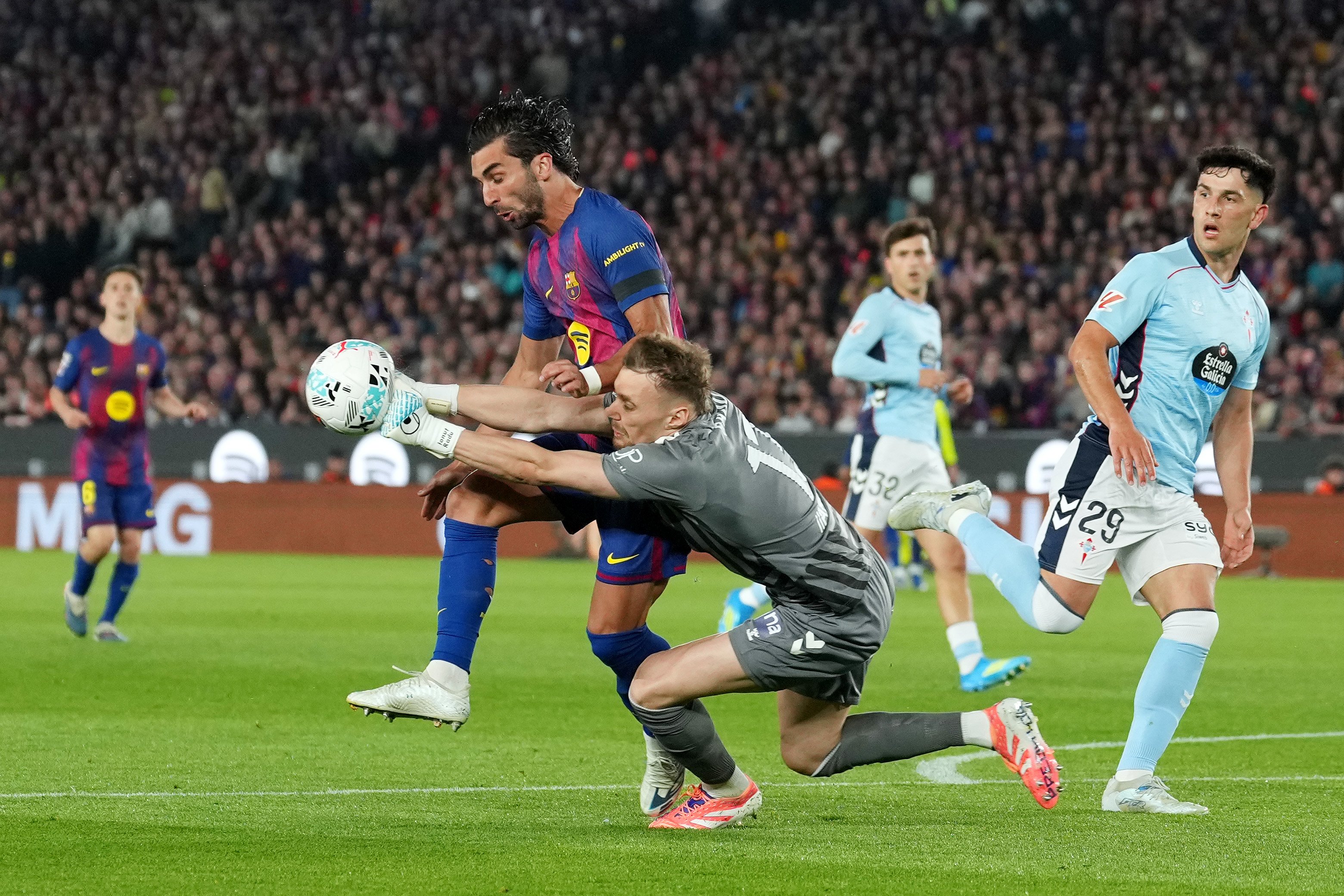 Nota lui Ionuț Radu după Barcelona - Celta Vigo. Clasamentul din La Liga după un meci aflat la un pas de o tragedie