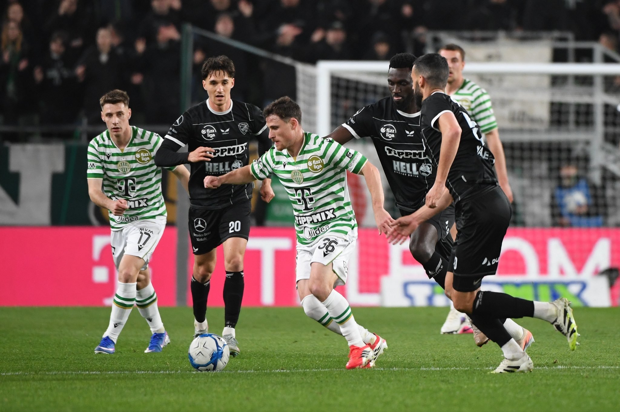 Cât s-a încheiat duelul celor cinci fotbaliști români din semifinala Ferencvaros - ETO Gyor: doi dintre ei au înscris!