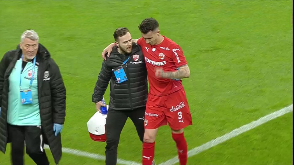 Dinamo, start de coșmar în derby-ul de Cupă cu Universitatea Craiova! Două accidentări în 30 de minute