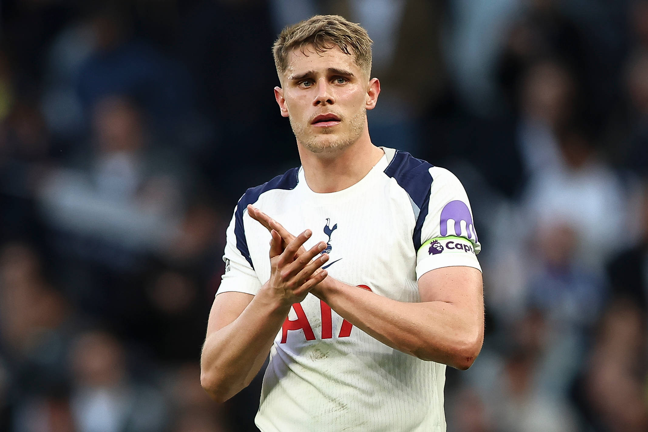 Micky van de Ven, dorit de granzii Angliei! Fundașul lui Tottenham are deja o favorită