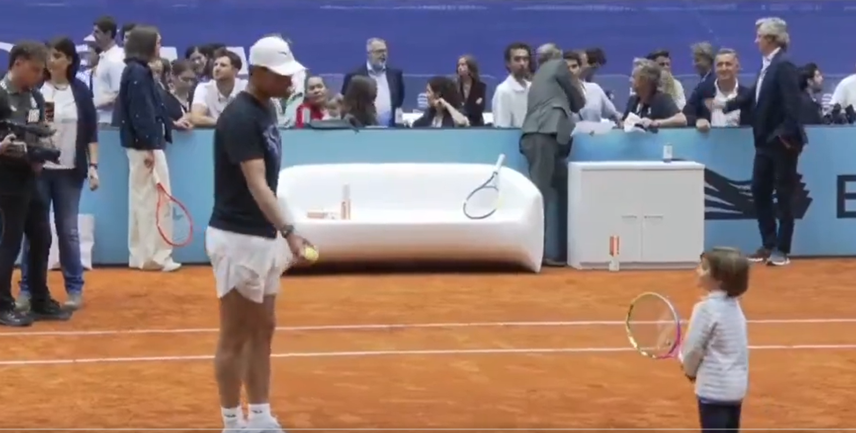„S-a topit” internetul: Rafa Nadal Jr. joacă tenis, sub privirile tatălui, pe Santiago Bernabeu. Cum a reacționat Sinner