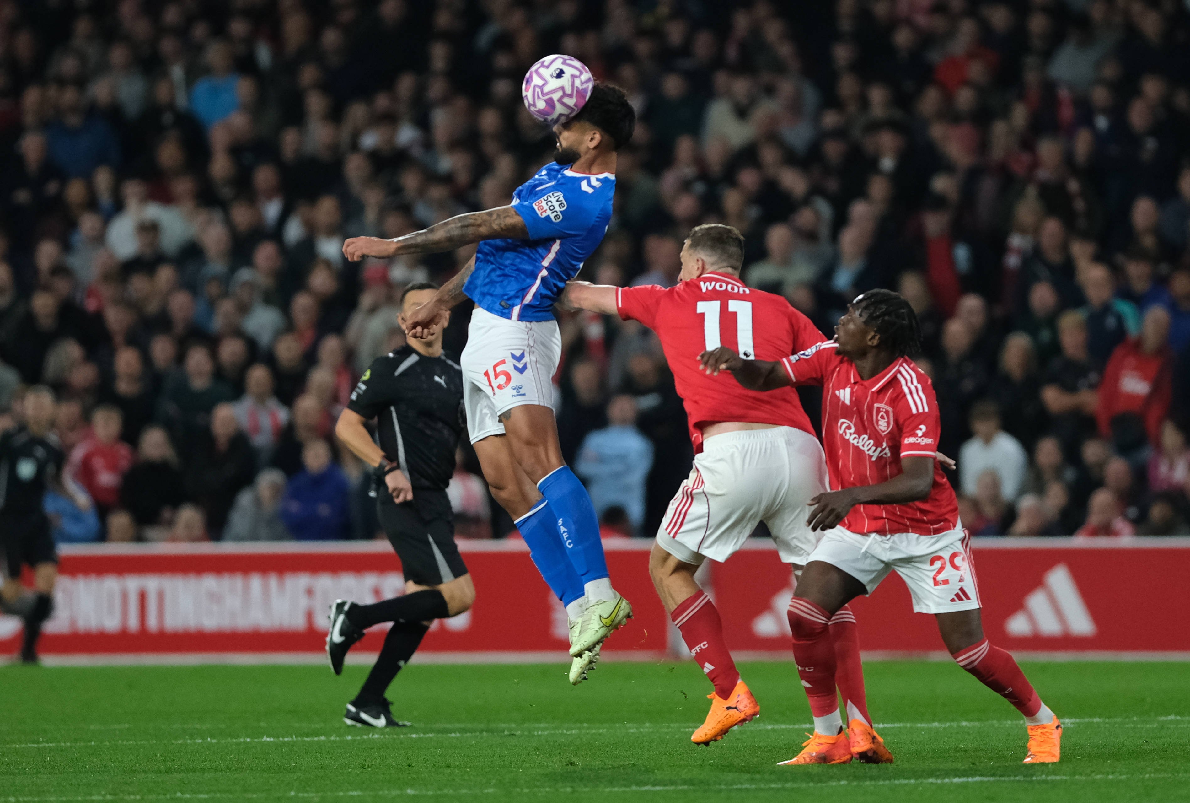 Sunderland - Nottingham Forest pe VOYO de la 22:00! Gazdele pentru cupele europene, oaspeții pentru evitarea retrogradării