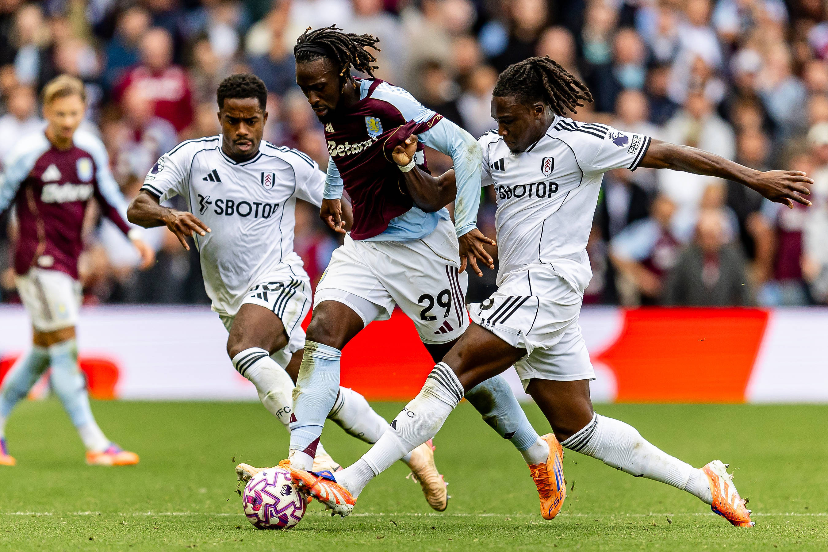 Fulham - Aston Villa, 14:30, LIVE pe VOYO. Oaspeții pot urca pe podium