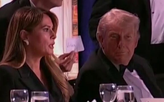 Donald Trump a supraviețuit și celei de-a treia tentative de asasinat. Filmul atacului armat de la Washington