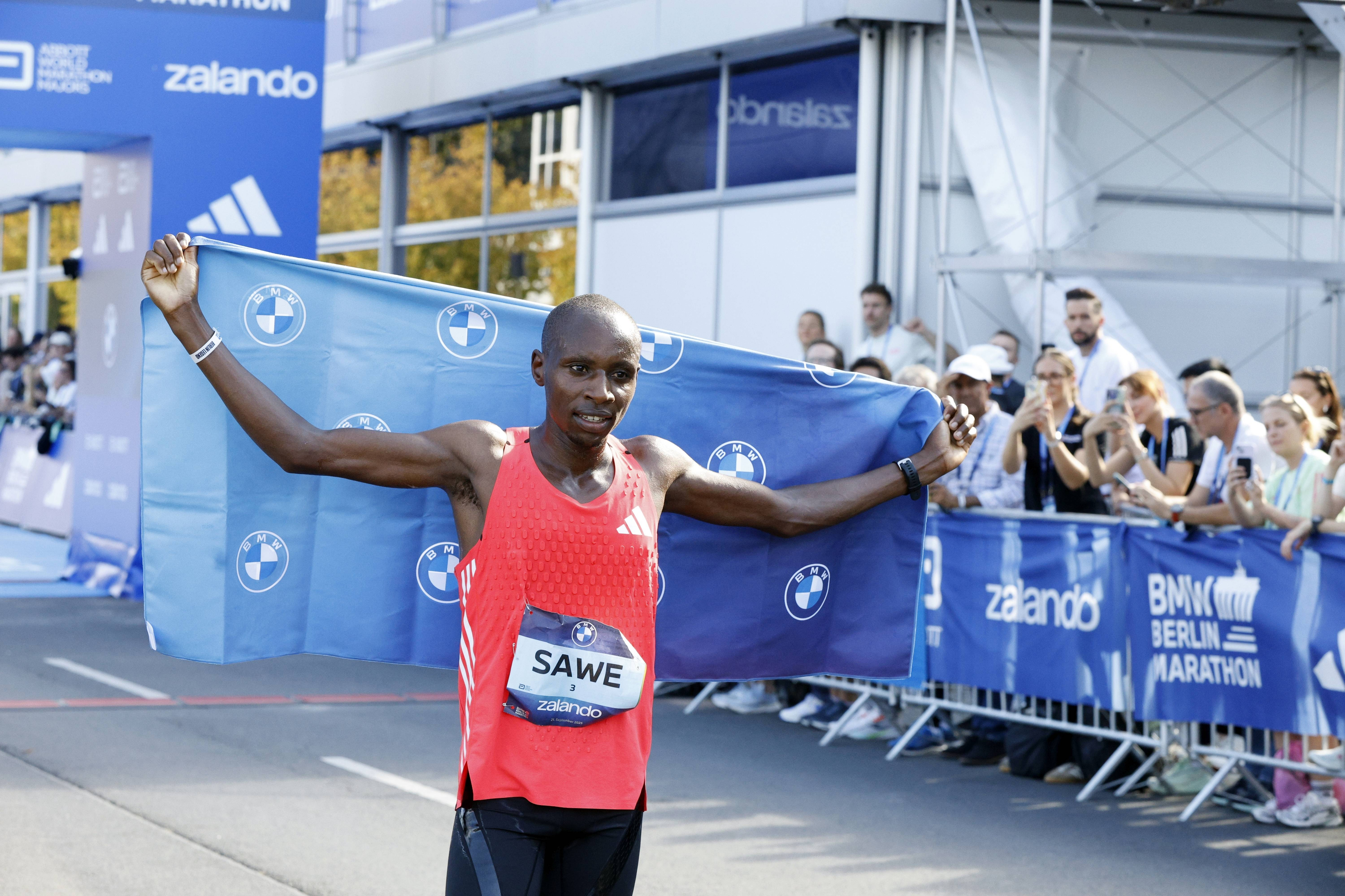 Sabastian Sawe a doborât recordul mondial la maraton! Ce timp a scos kenyanul