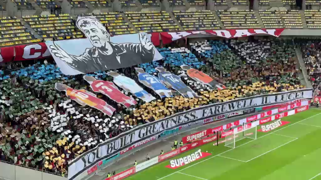 Moment istoric la Dinamo - Rapid. Galeria lui Dinamo a ridicat o scenografie pentru Mircea Lucescu. Ce au făcut rapidiștii