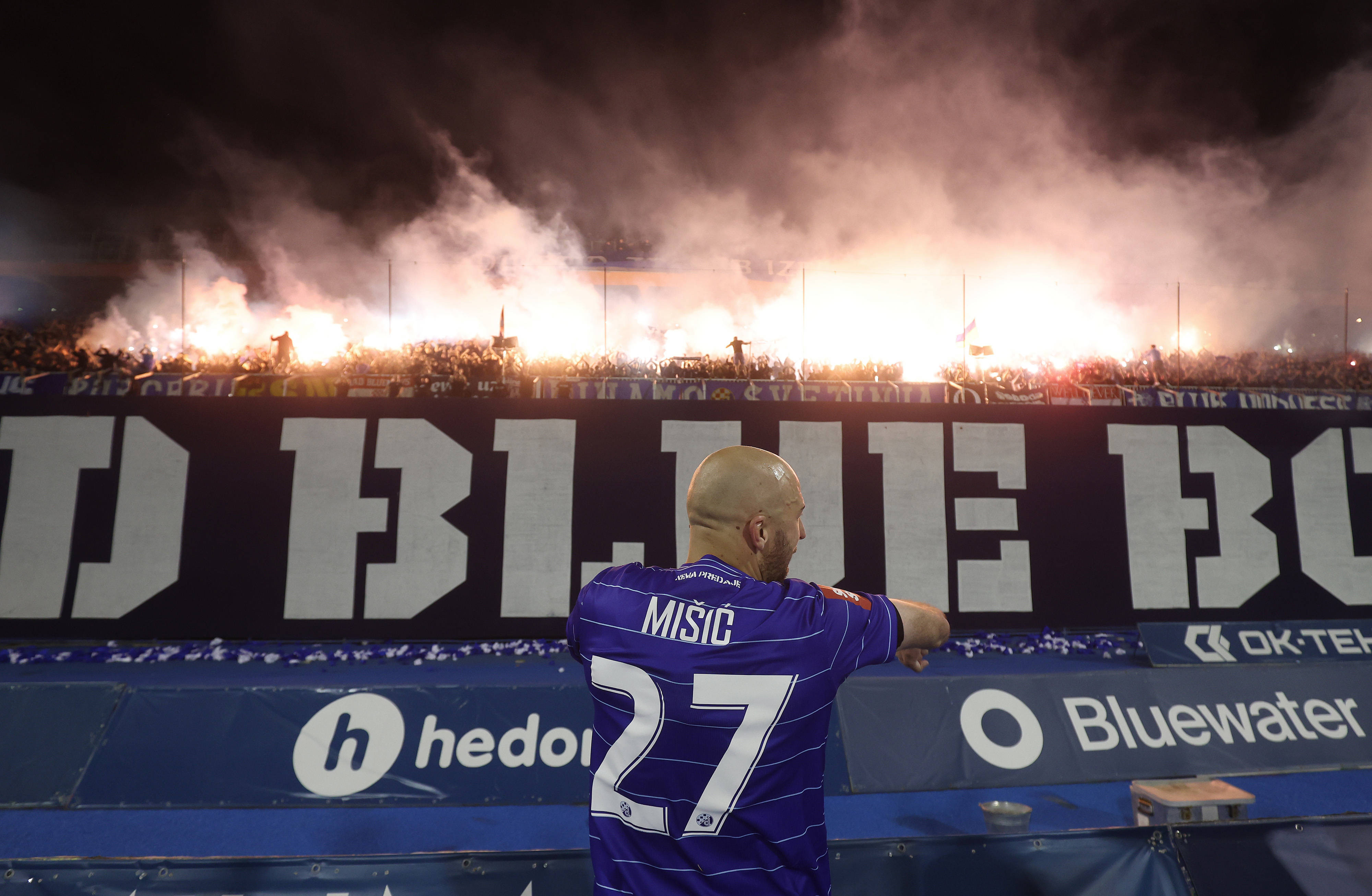 Show cu Bad Blue Boys după ce Dinamo Zagreb a devenit campioană în Croația înainte să joace!