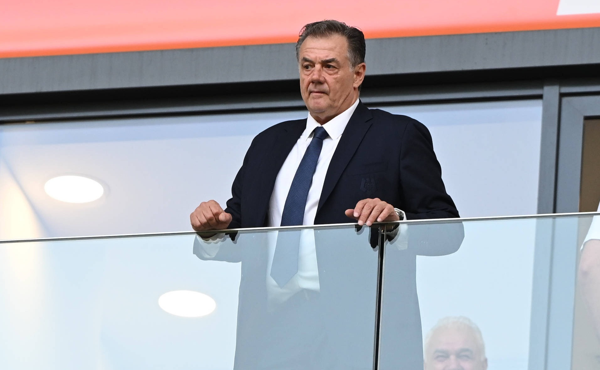 Atac cu talpa la Kyros Vassaras: „Ține teorii de parcă el a inventat pământul. Hai să-l punem președintele României”