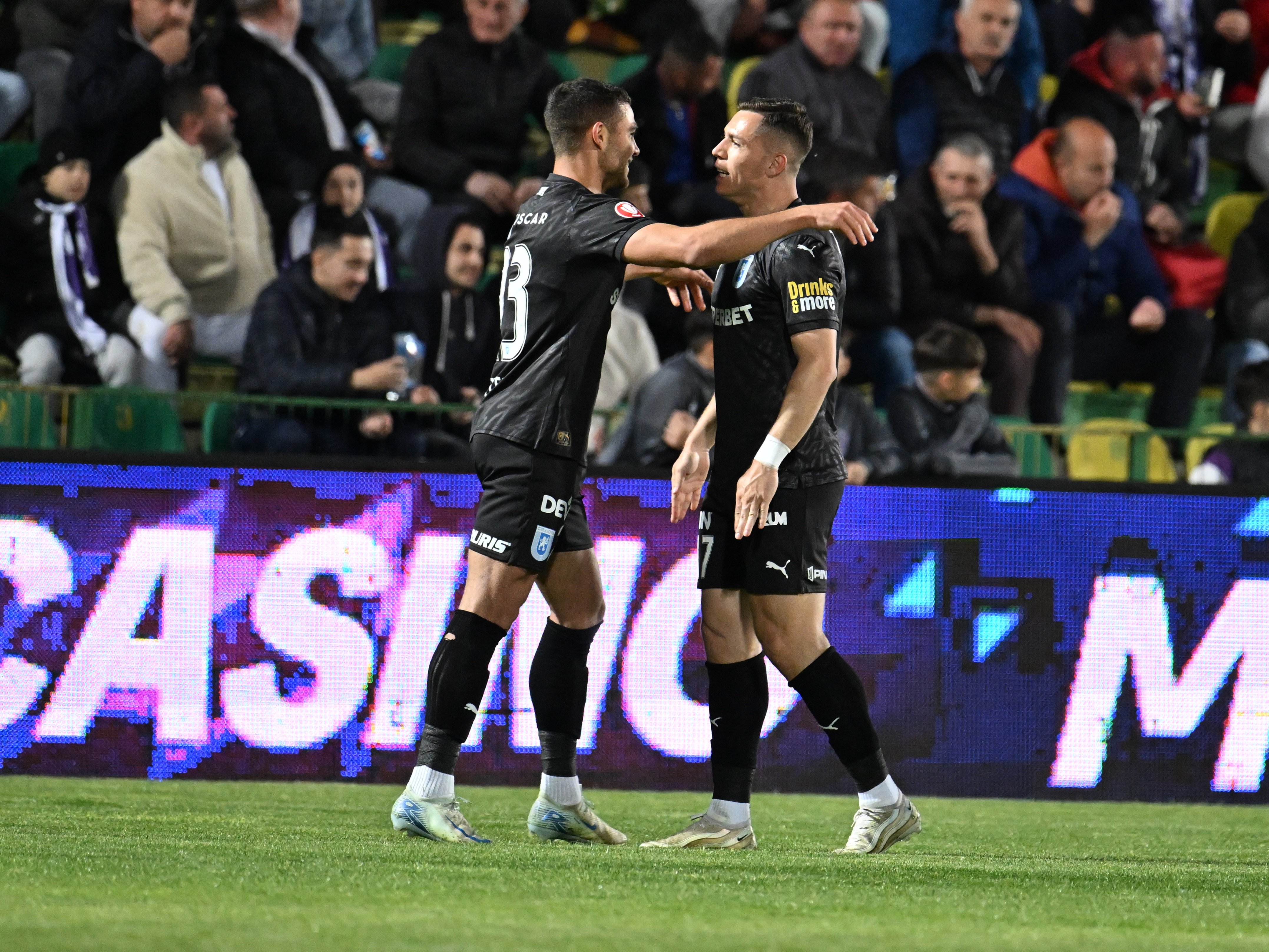 FC Argeș - Universitatea Craiova se joacă ACUM: bară în minutul 7, gol în minutul 10!