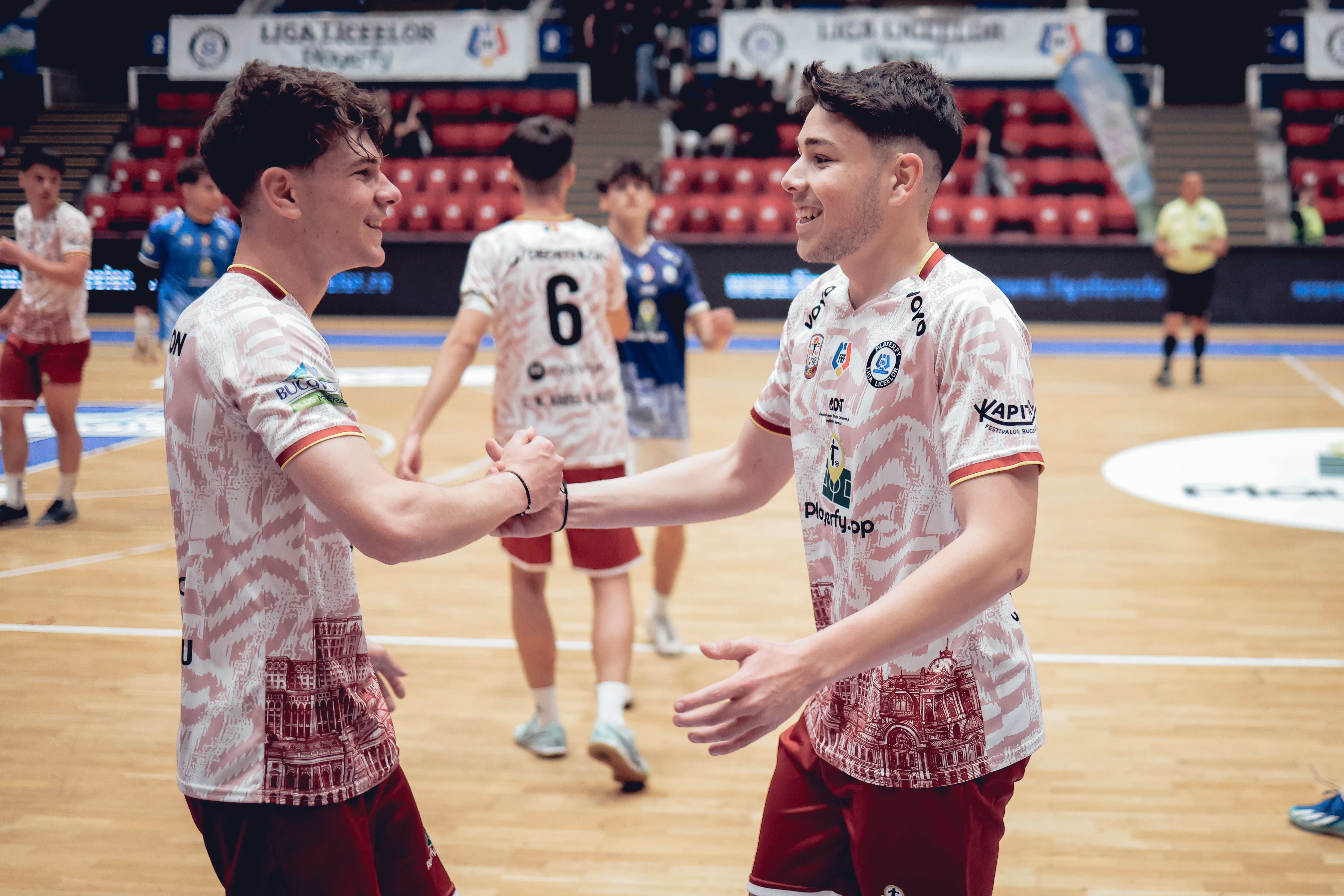 Surprize și atmosferă de mare meci la startul Ligii Liceelor Playerfy. Peste 2.000 de spectatori au fost în Sala Polivalentă (Pro Arena și VOYO)