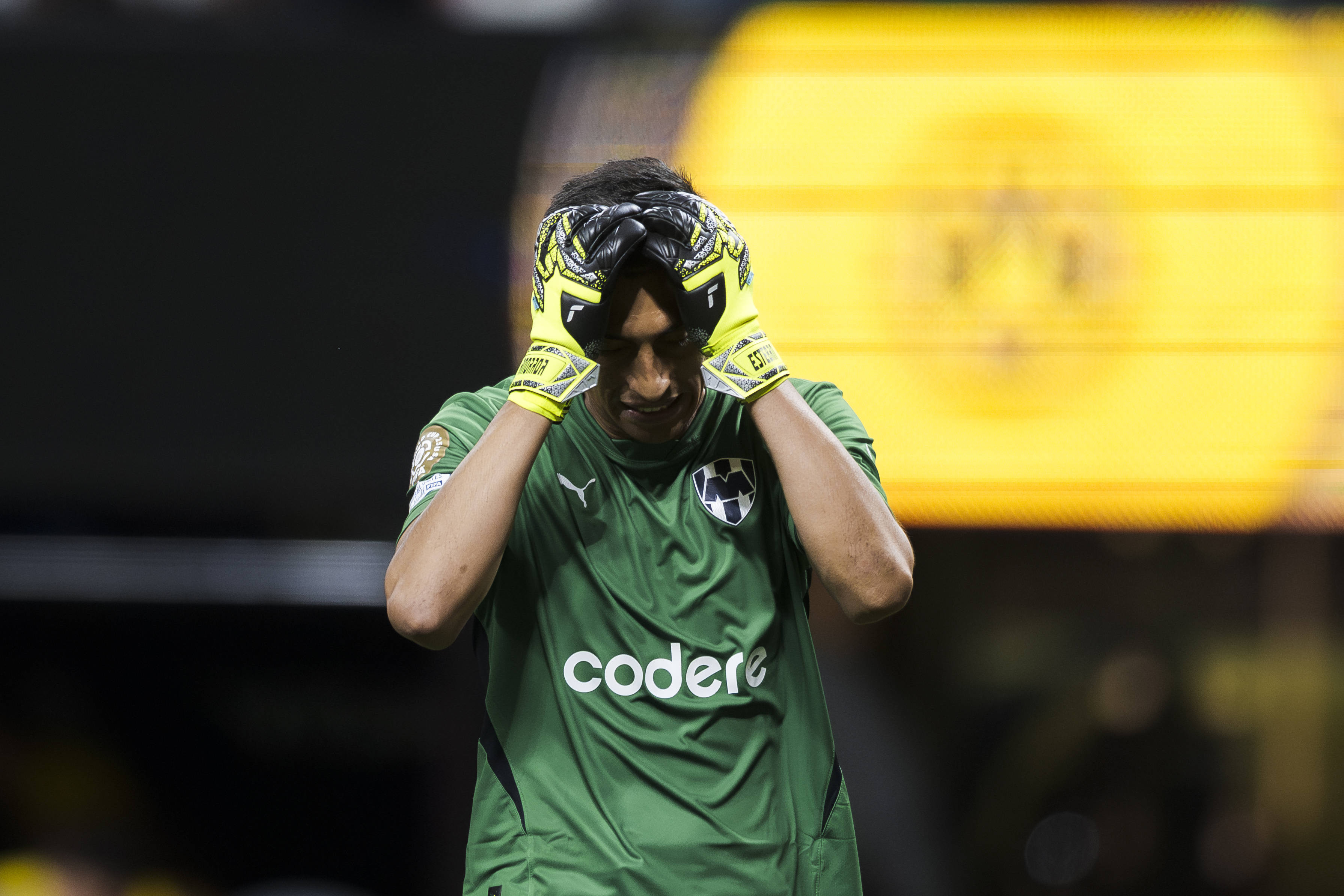 Suspendare-record pentru portarul bătăuș de la Real Zaragoza!