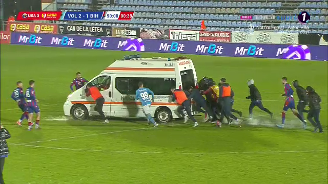 Scene ireale la Voluntari: au împins ambulanța, după o accidentare horror! Toți și-au pus mâinile în cap