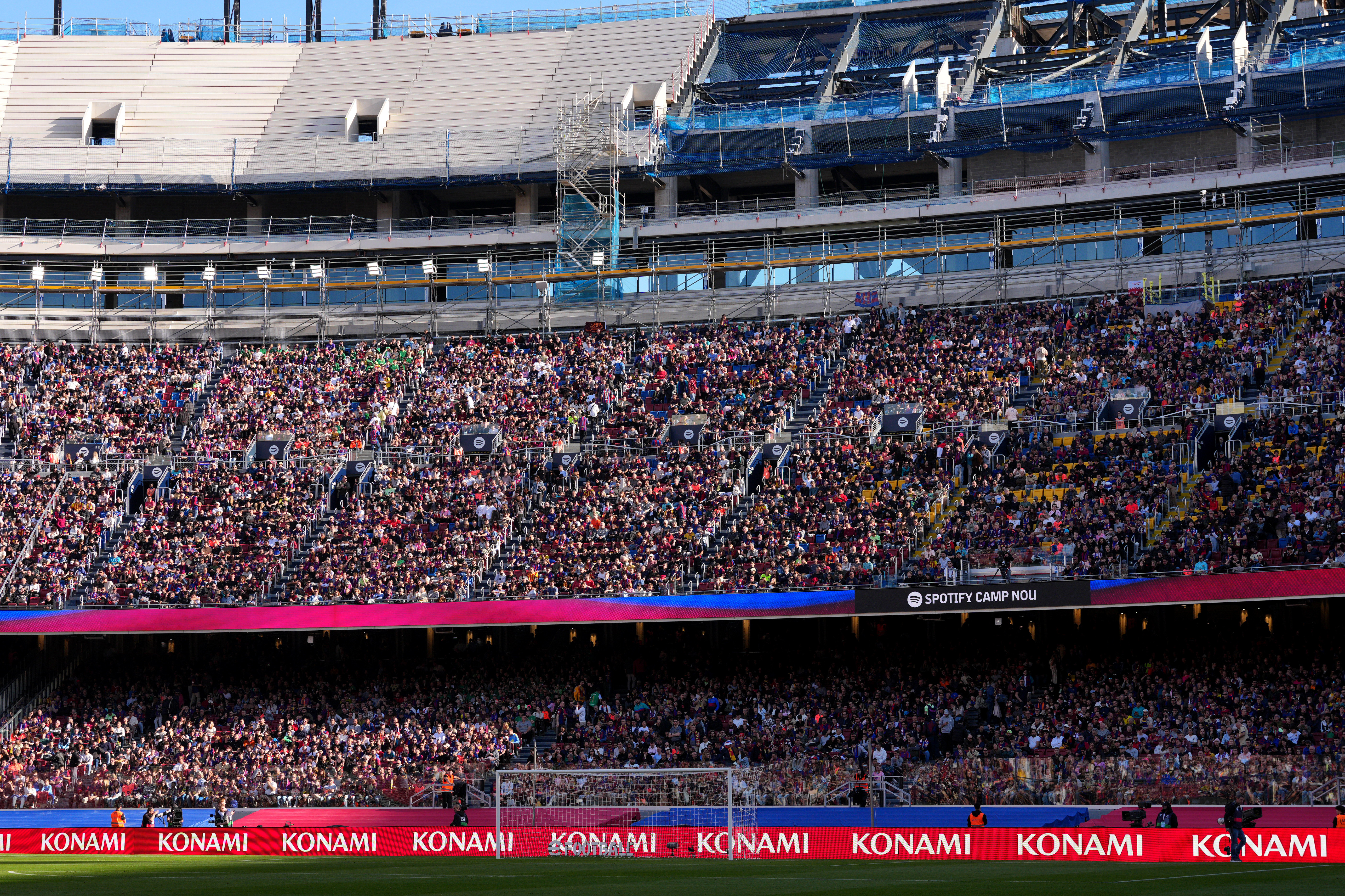 Jurnalul de Sport de la Știrile Pro TV (azi, la 20:00) | Românul care a dat probe pe Camp Nou la 16 ani și-a văzut visul cu ochii: a ajuns, după mulți ani, la Barcelona