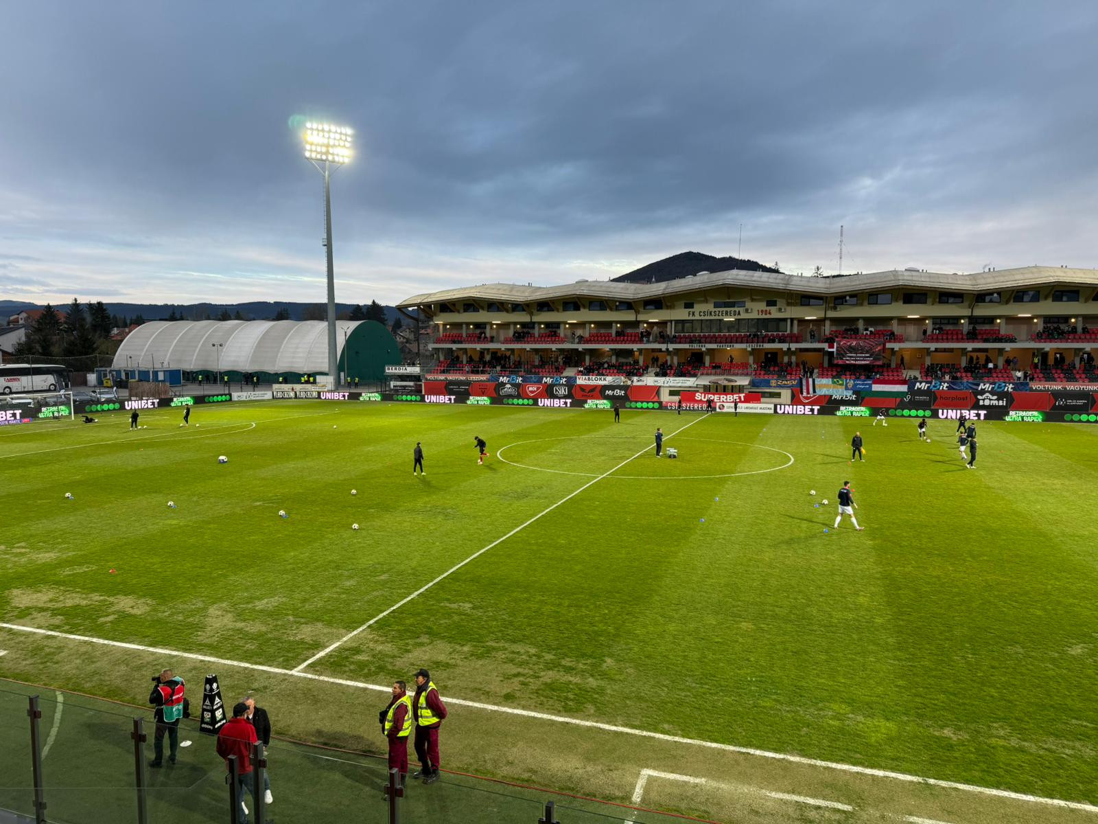 Gazonul de pe stadionul din Miercurea Ciuc arată dezolant înainte de Csikszereda - FCSB