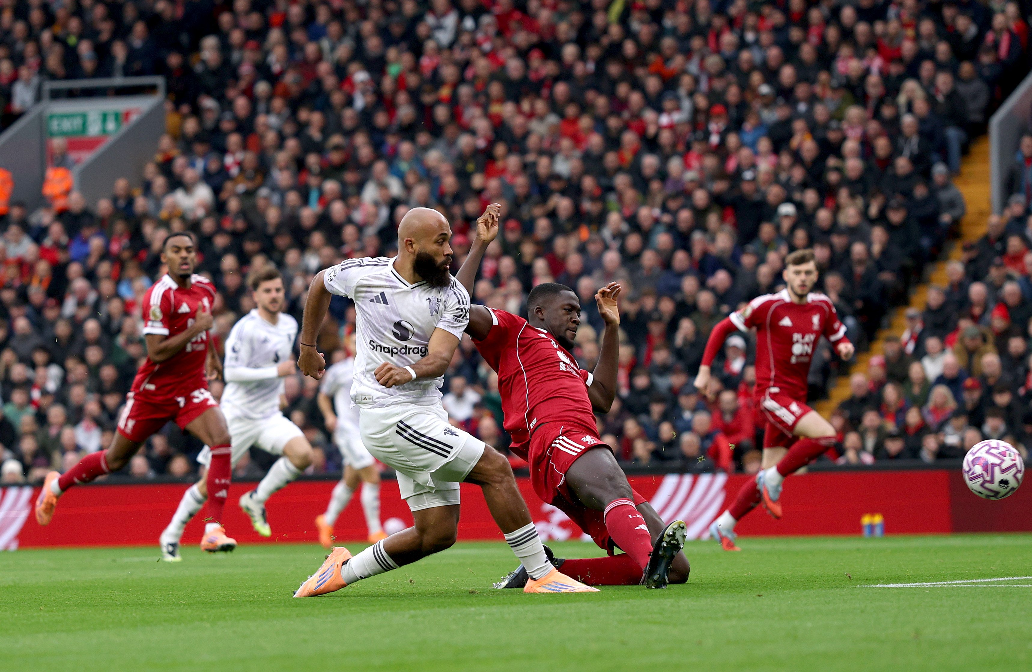 Manchester United - Liverpool, exclusiv pe VOYO (mâine, 17:30). Istoria unui derby perfect