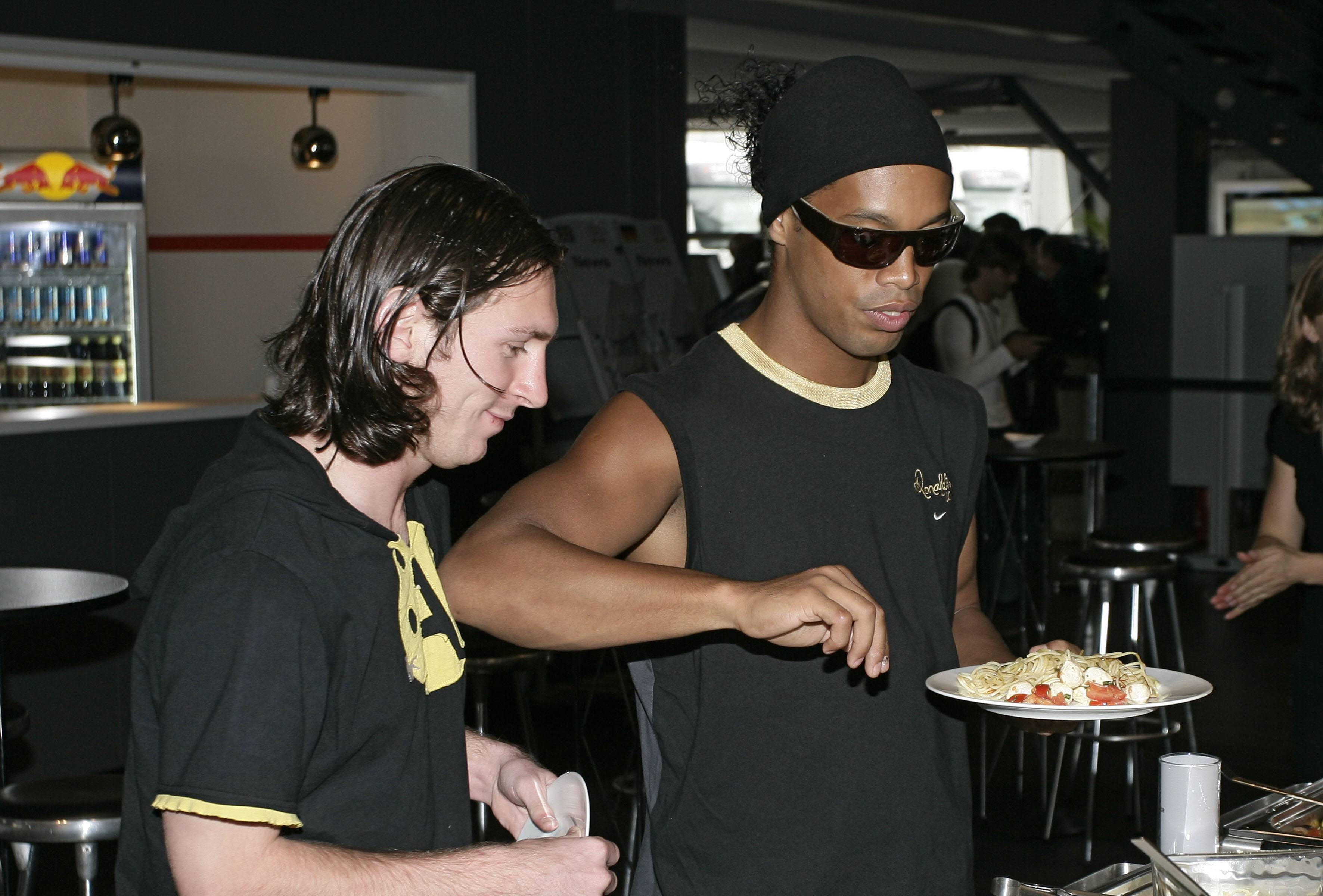 Momentul în care Ronaldinho a recunoscut: ”Messi e mai bun decât mine”