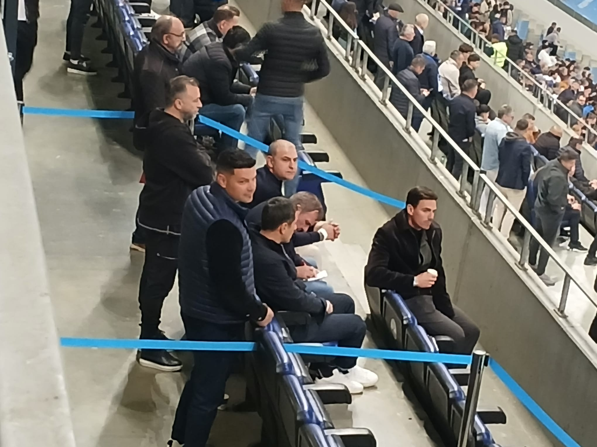 U Craiova - Dinamo | Atmosferă electrizantă și invitați importanți care au venit să 'monitorizeze" + Câți spectatori sunt la meci