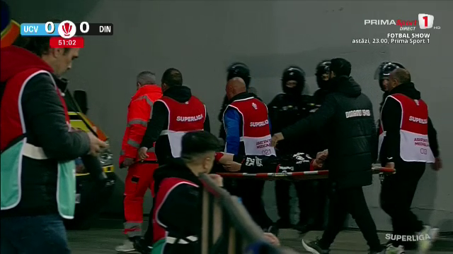 Imagini cu impact emoțional! Fotbalistul, scos pe targă la Universitatea Craiova - Dinamo