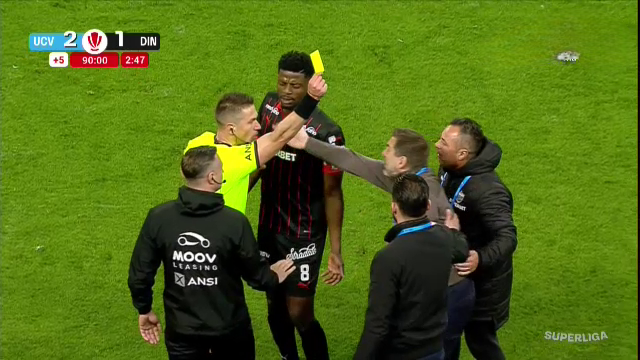 Viciere de rezultat la Craiova - Dinamo! Ofsaid clar la golul lui Nsimba din prelungiri: verdictul specialistului