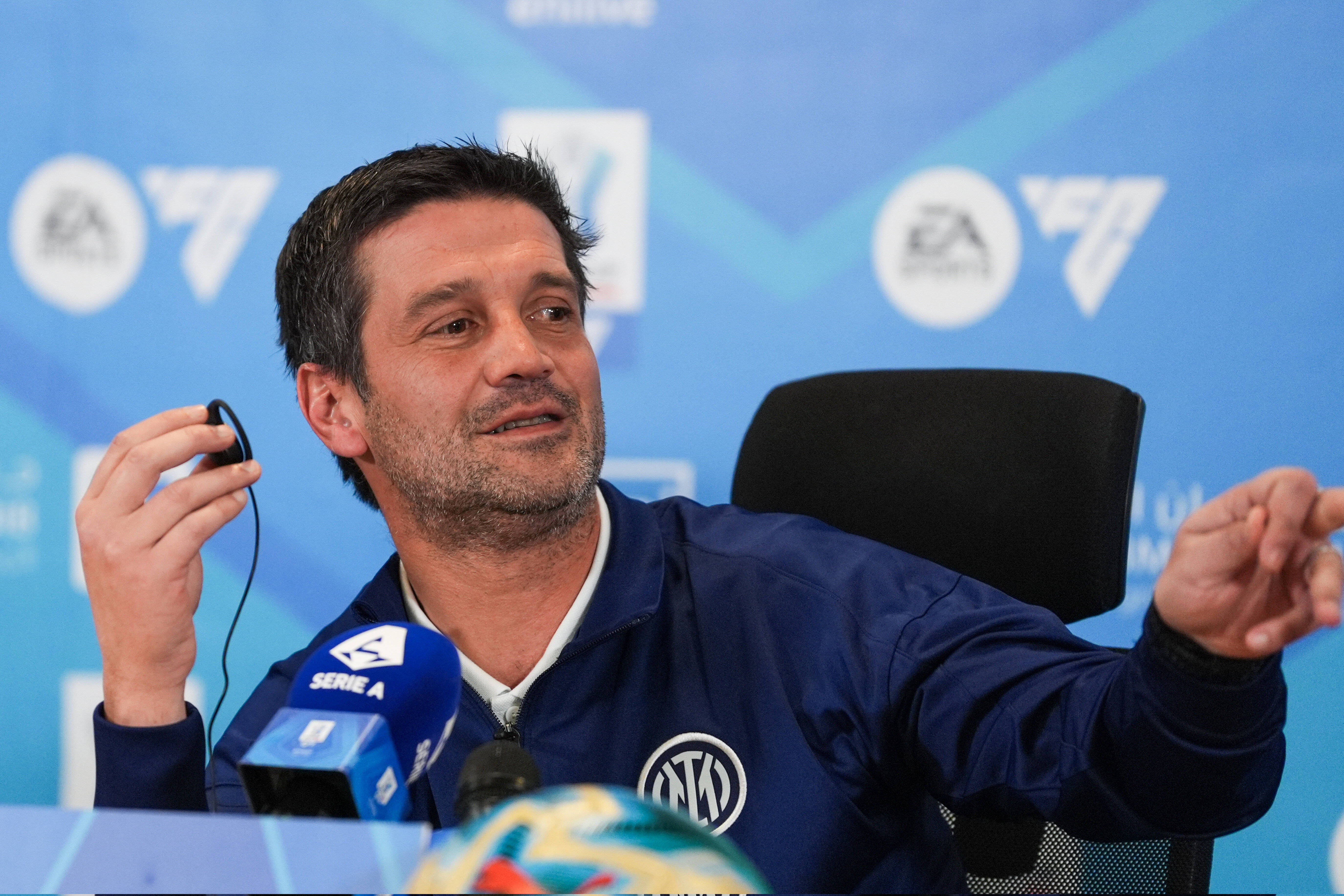 Cristi Chivu i-a lăsat ”mască” pe toți cu gestul său, la conferința de presă, după ce a devenit campion