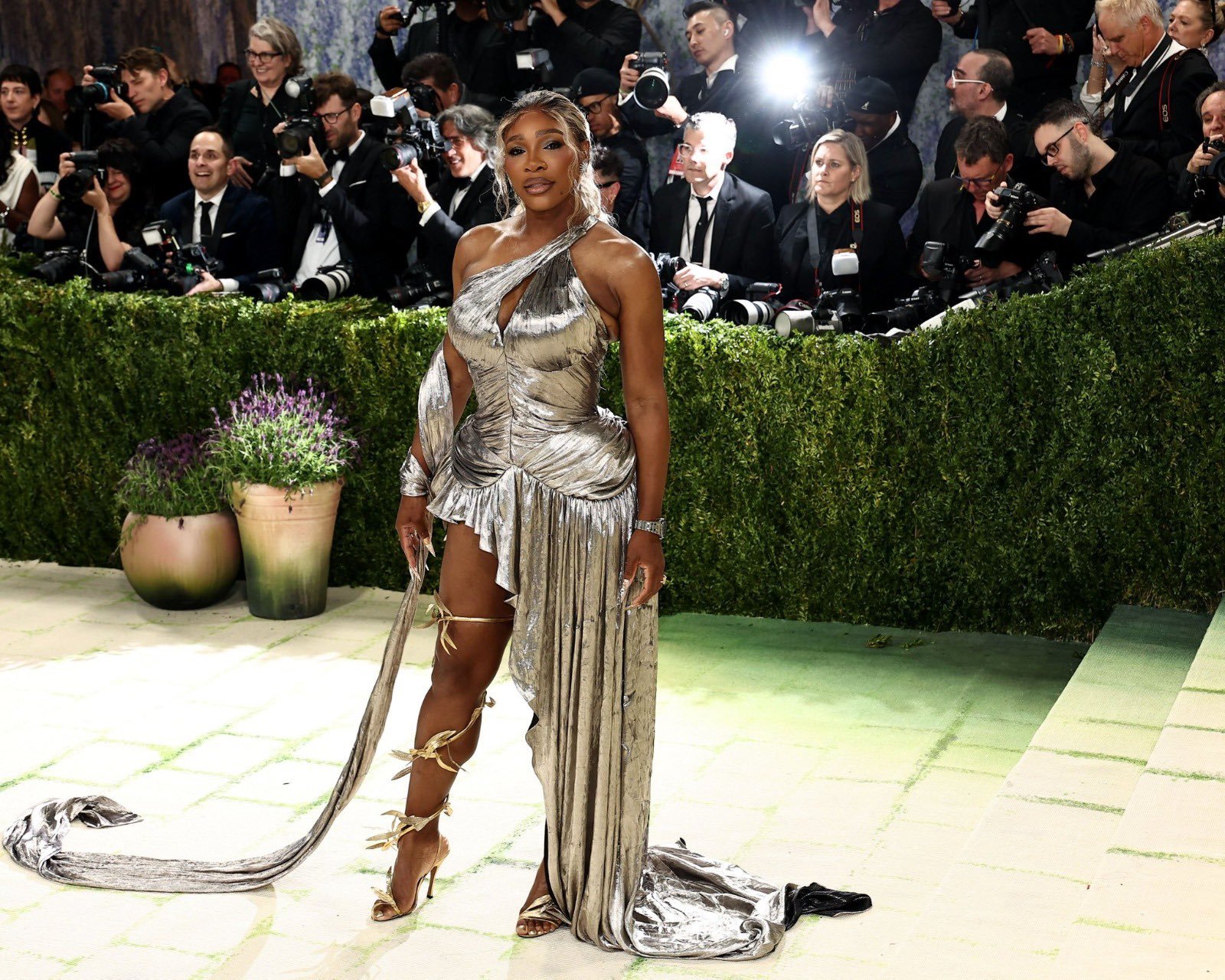 „Mândre minuni.” Cum au venit îmbrăcate Naomi Osaka, Serena Williams și Venus Williams la Gala Met 2026
