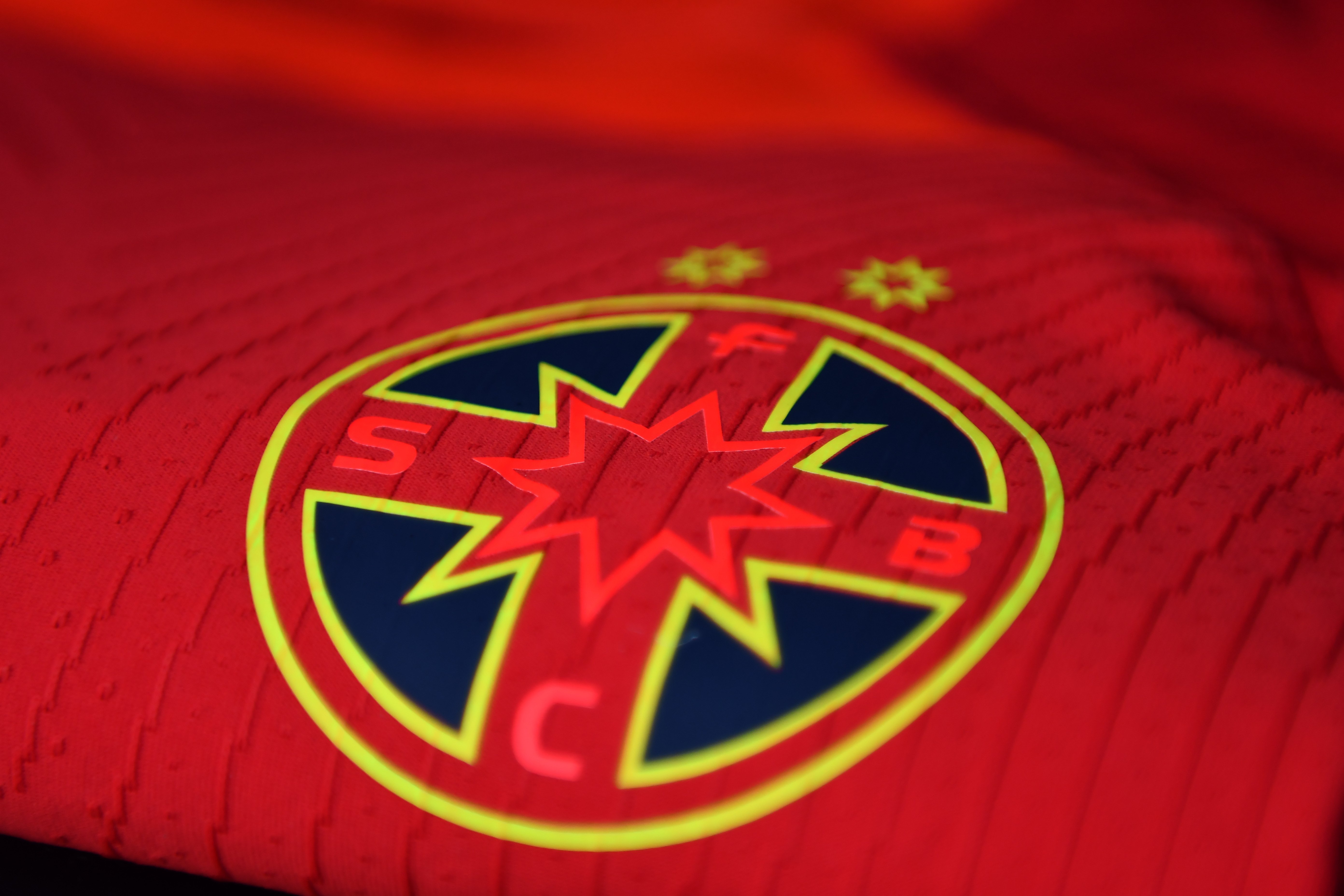 După Dinamo, și FCSB își modifică sigla. Cum va arăta și când ar putea apărea pe echipament