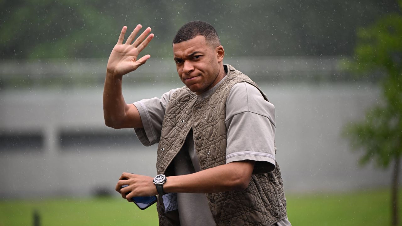 S-a aflat! Primul club care vrea să-l transfere pe Kylian Mbappe de la Real Madrid