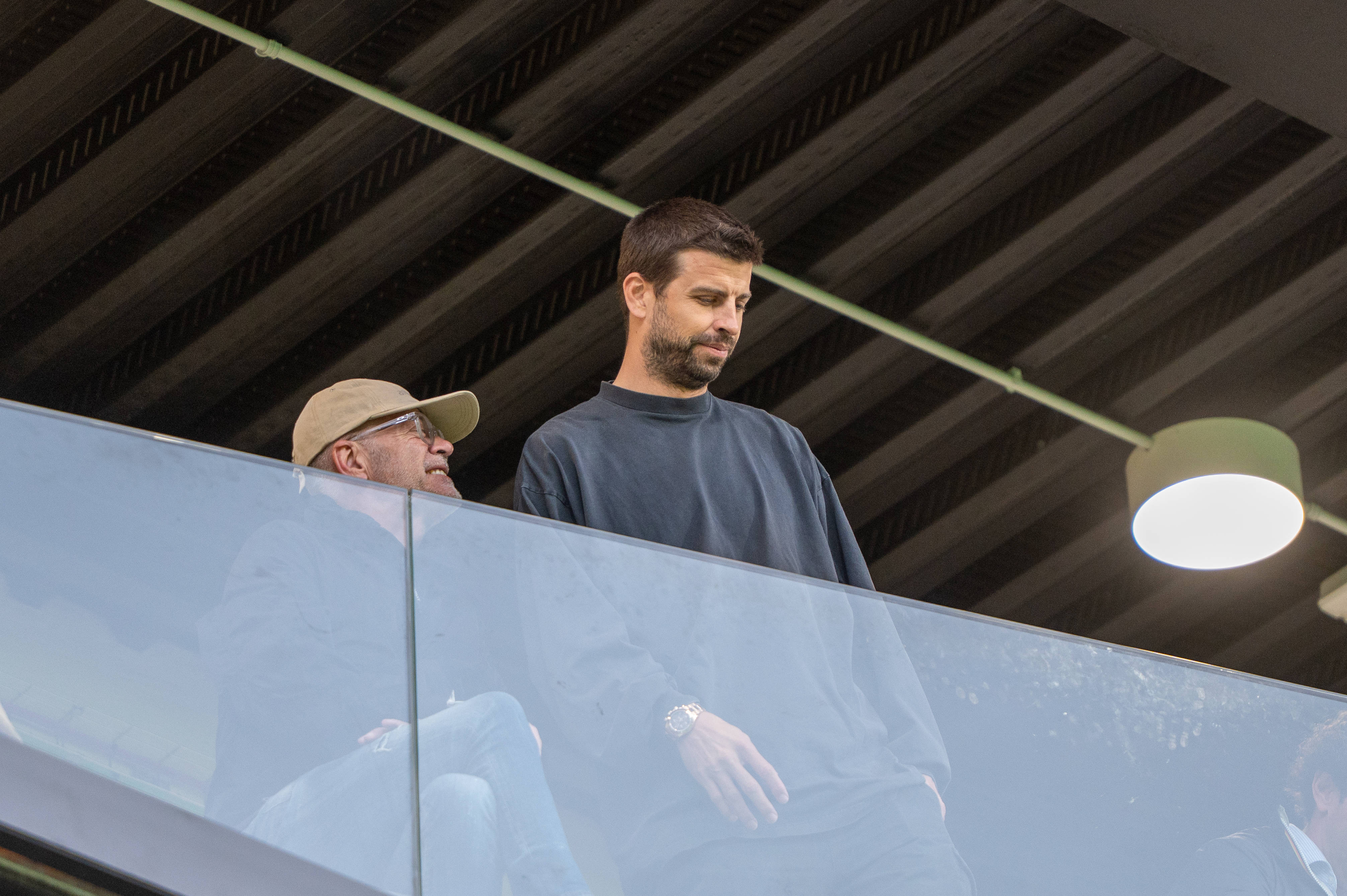 Pique, suspendat după o altercație cu arbitrii la un meci din liga 2 spaniolă. Fostul internațional a primit și o interdicție