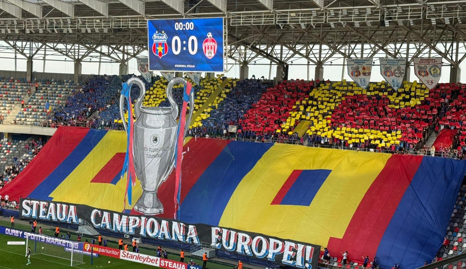 Fanii Stelei au făcut spectacol la 40 de ani de la câştigarea Cupei Campionilor Europeni