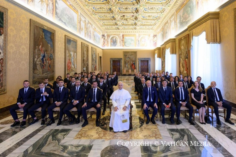 Papa Leon al XIV-lea, întâlnire cu Cristi Chivu și jucătorii lui Inter. Mesajul transmis de Suveranul Pontif la Vatican