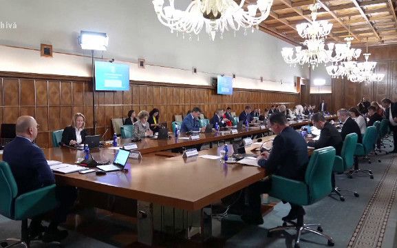 Scenariile pentru noul guvern împart scena politică. Liderii PSD și PNL s-au atacat prin mesajele de pe rețelele sociale