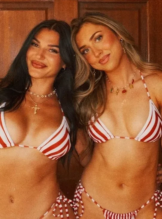 Starurile din WWE s-au pozat în bikini și și-au făcut KO fanii