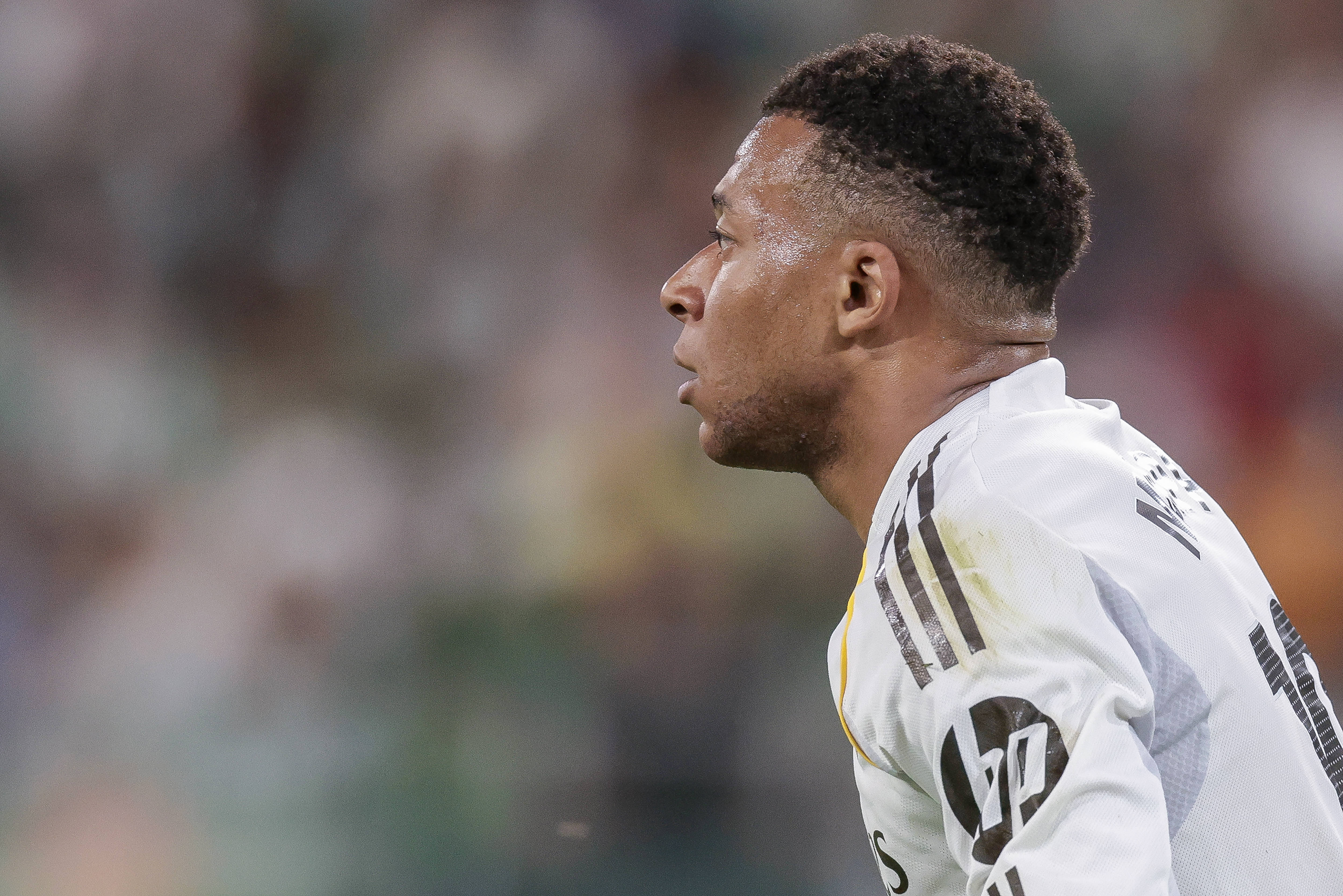 Mbappe i-a enervat la culme pe fanii lui Real Madrid! Ce a făcut atacantul la 2-0 pentru Barcelona