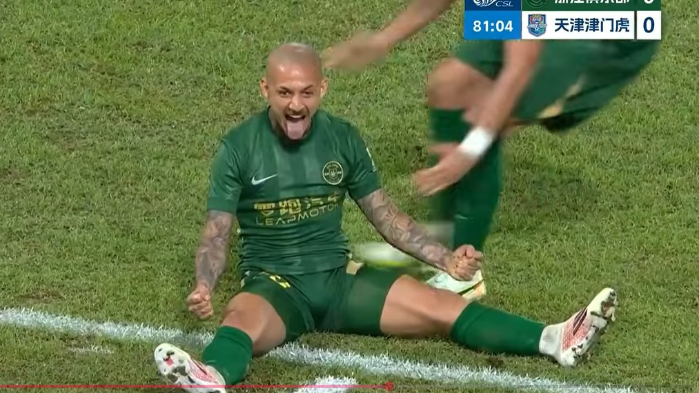 Alex Mitriță, gol caraghios în China! Cum se distrează olteanul în fotbalul asiatic