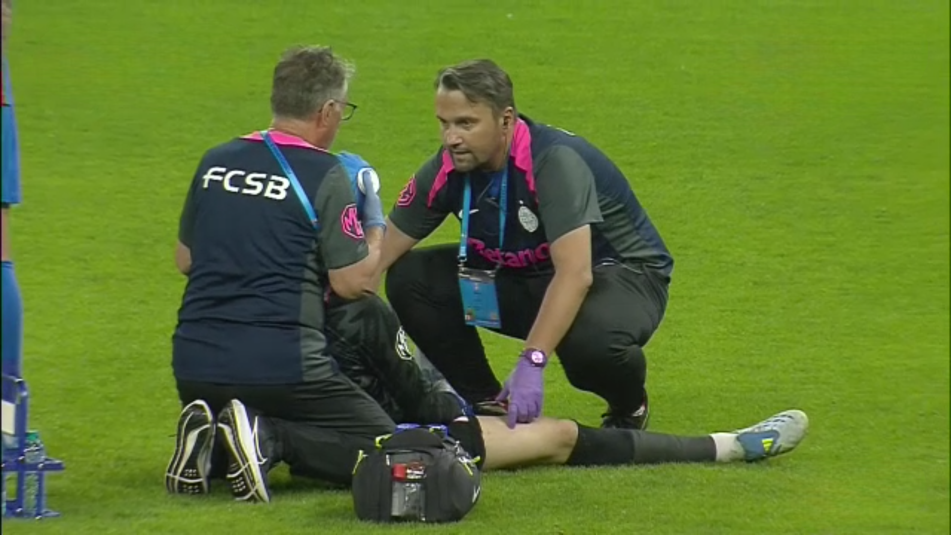 Puștiul lui FCSB făcut K.O. de propriul coleg! A părăsit terenul în lacrimi