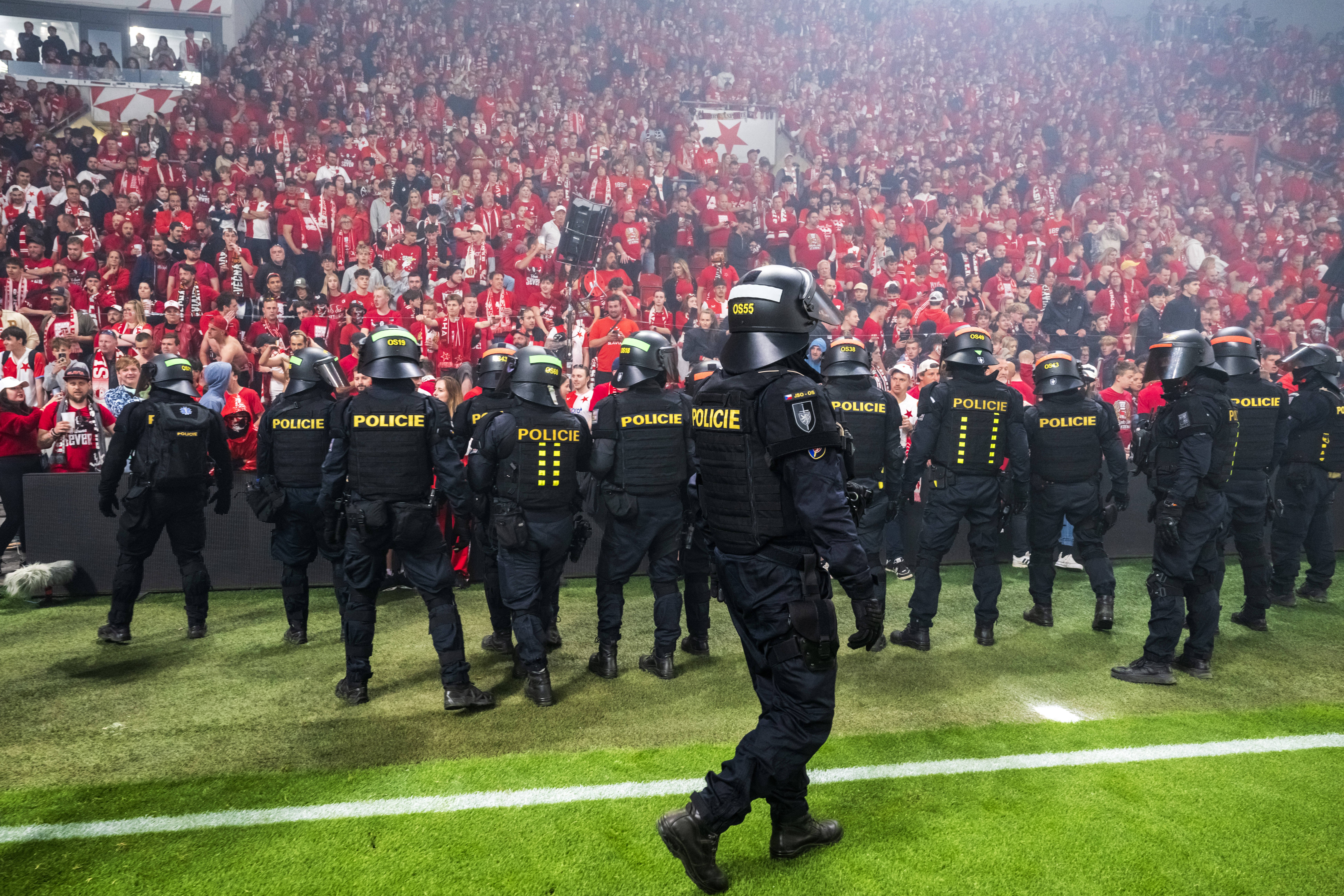 Incidente slavia sparta 6