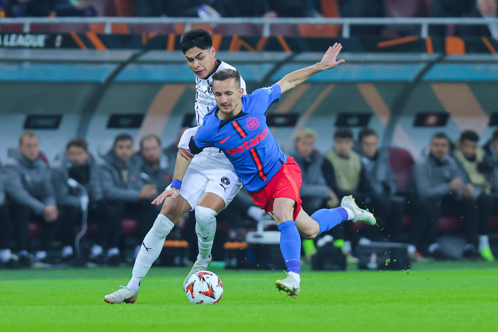 Cluburile din Premier League se bat pe noul star al fotbalului din Chile. A fost adversarul FCSB și a pierdut